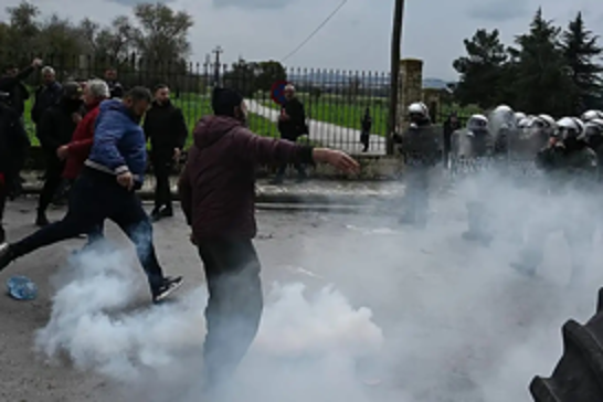Farmers’ nationwide blockades disrupt transport across Greece