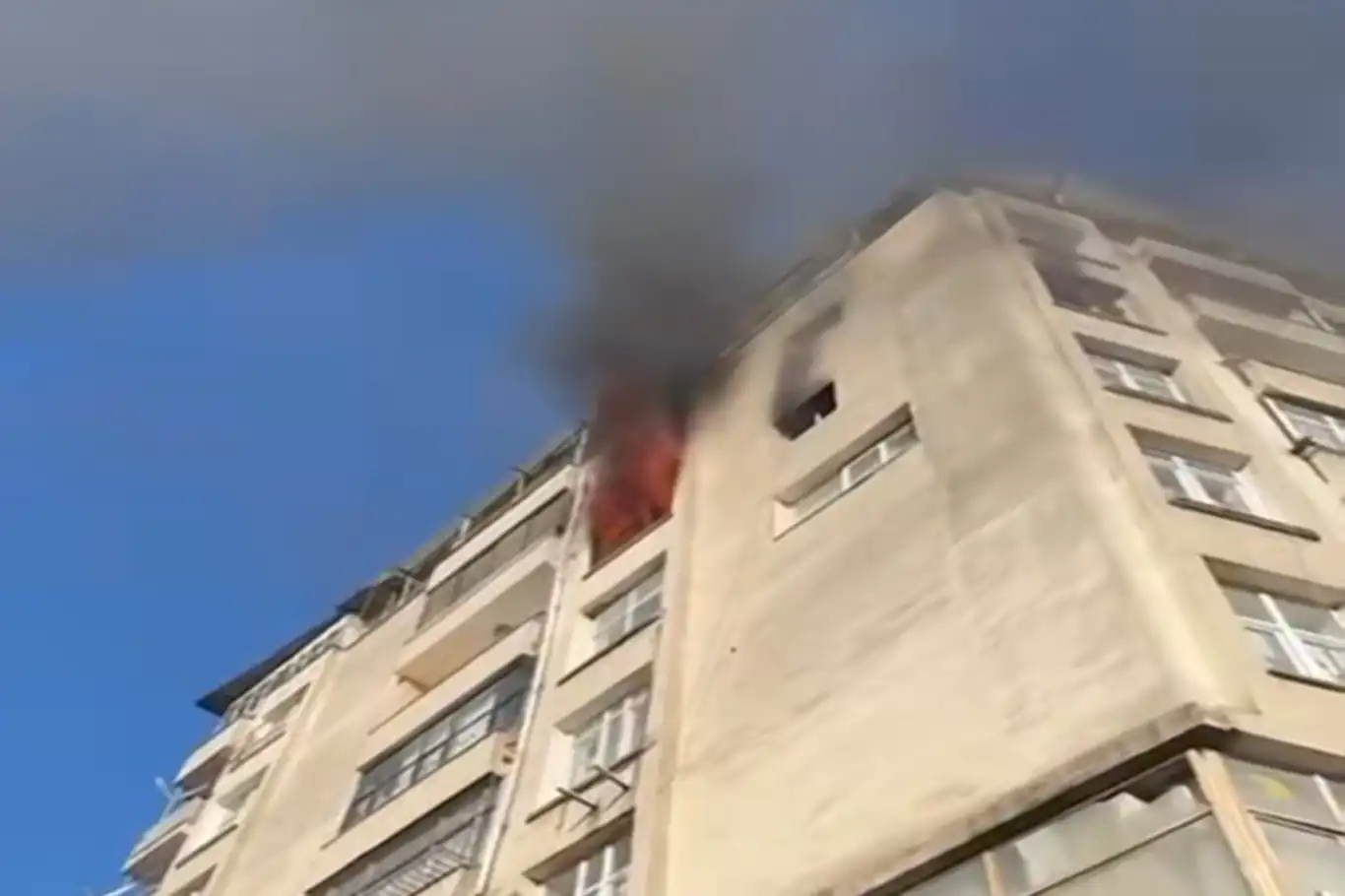 Adana'da apartman dairesinde yangın çıktı