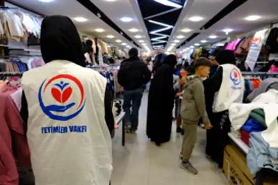 Yetimler Vakfı Van’da giyim yardımı yaptı