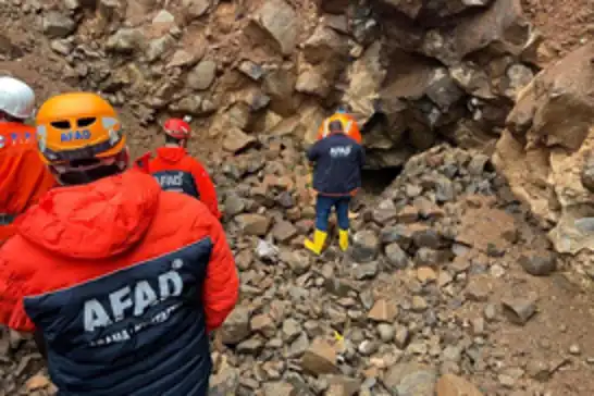 Define arandığı iddia edilen ve bir kişinin öldüğü mağara tüneli kapatıldı