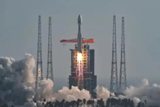 الصين تطلق مجموعة جديدة من أقمار الإنترنت إلى الفضاء ضمن سلسلة مهام “المسيرة الطويلة”