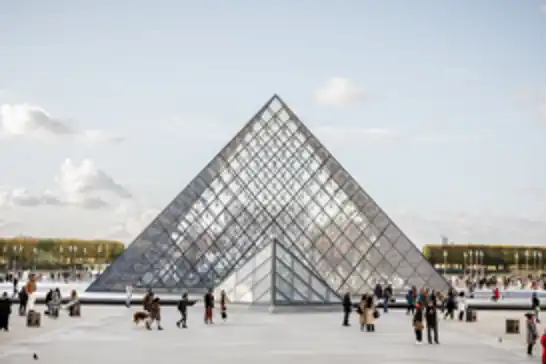 Louvre’da su sızıntısı: Mısır eserleri bölümünde yüzlerce çalışma zarar gördü