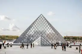 Louvre’da su sızıntısı: Mısır eserleri bölümünde yüzlerce çalışma zarar gördü