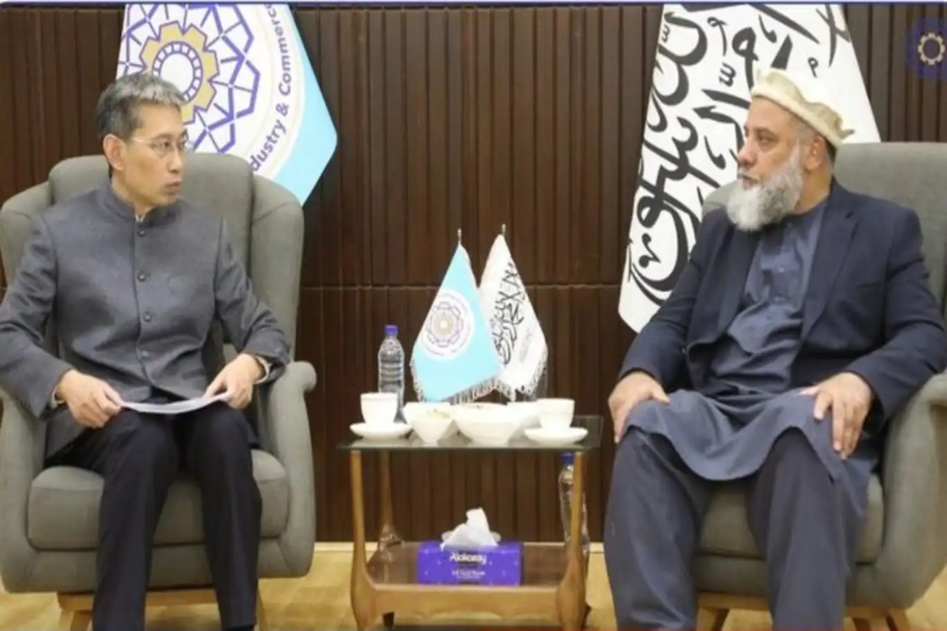 Kabul hosts talks With Chinese ambassador to boost economic ties