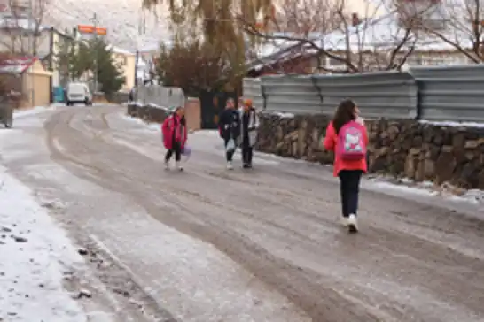 Bingöl Karlıova’da kar yağışı