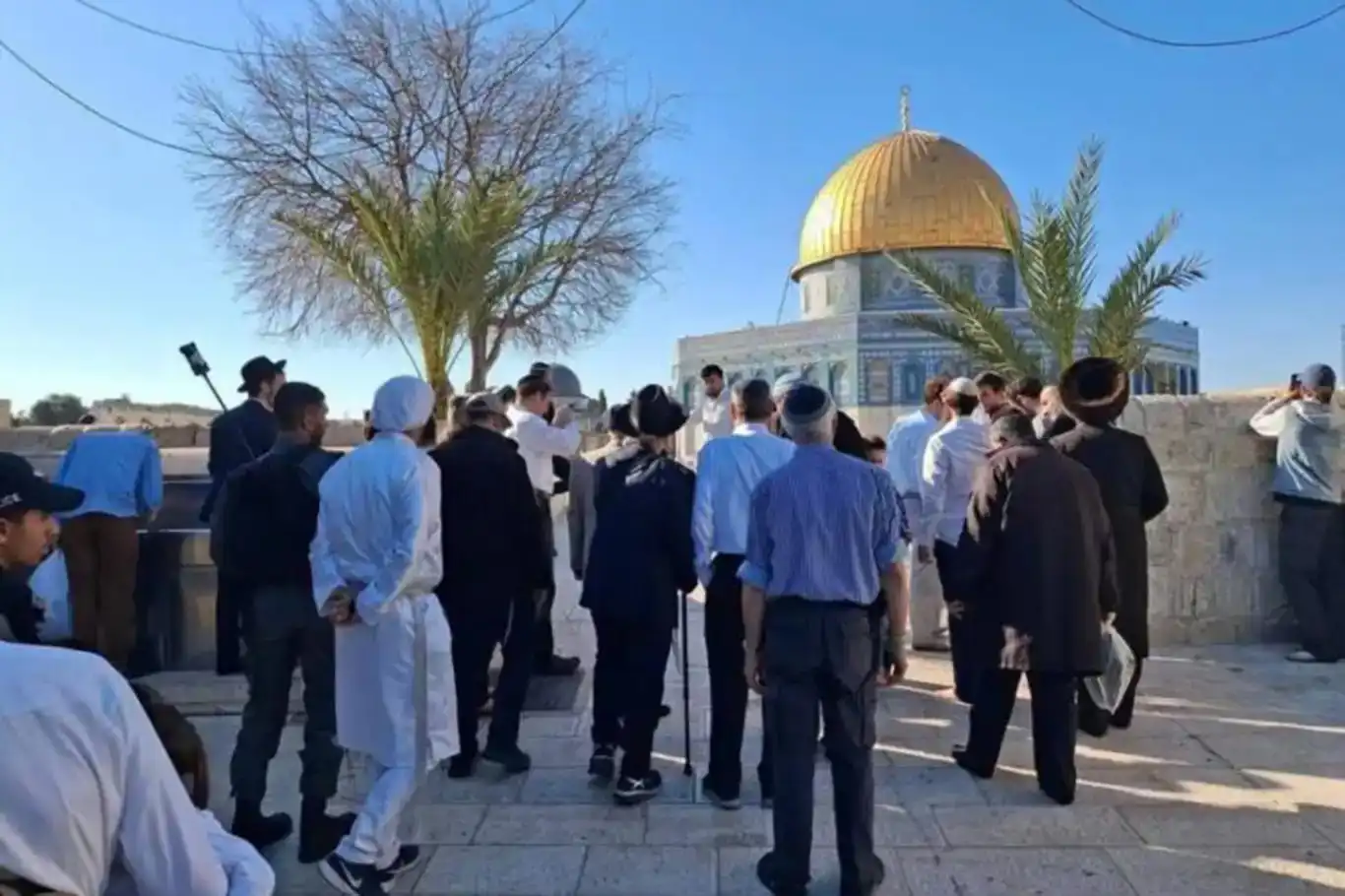 سەهیۆنییەکانی داگیرکەر هەڵکوتانە سەر مزگەوتی ئەقسا