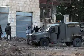 İşgal rejimi Batı Şeria’da düzenlediği baskınlarda 40’tan fazla Filistinliyi alıkoydu