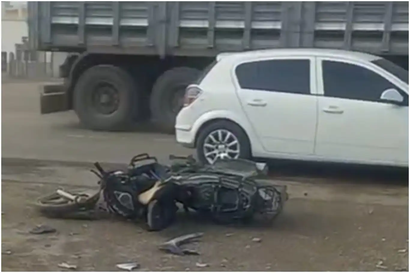 Otomobil ile motosiklet çarpıştı: Bir ağır yaralı