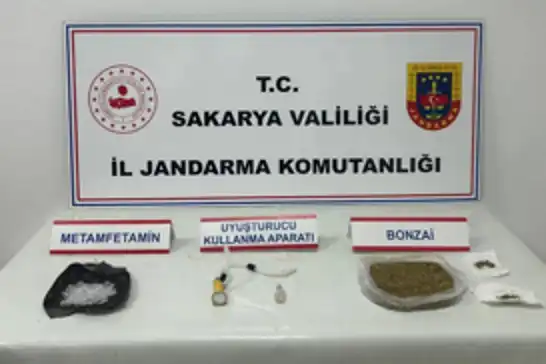 Sakarya'da uyuşturucu operasyonu: 3 kişi tutuklandı