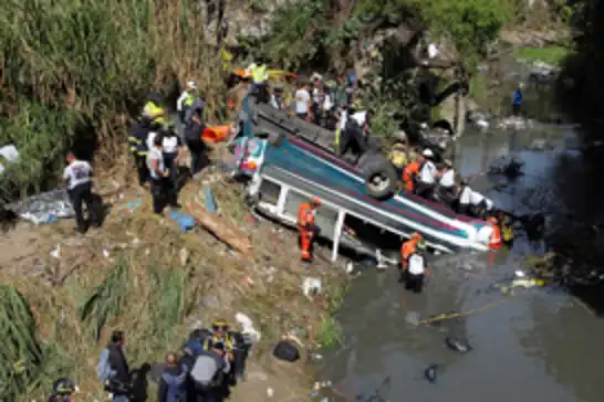 Guatemala’da otobüs köprüden düştü: 51 ölü