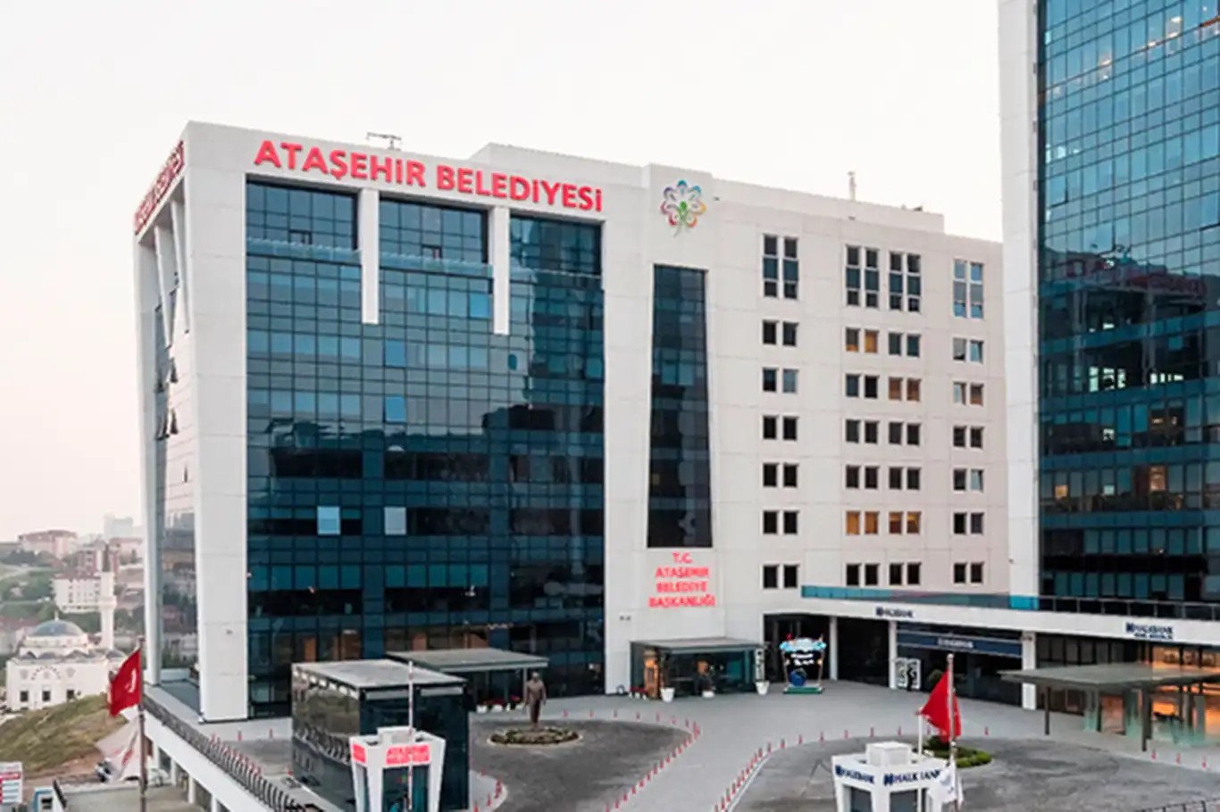 CHP'li belediyelere "terör" soruşturması: 10 gözaltı CHP'li belediyelere "terör" soruşturması: 10 gözaltı