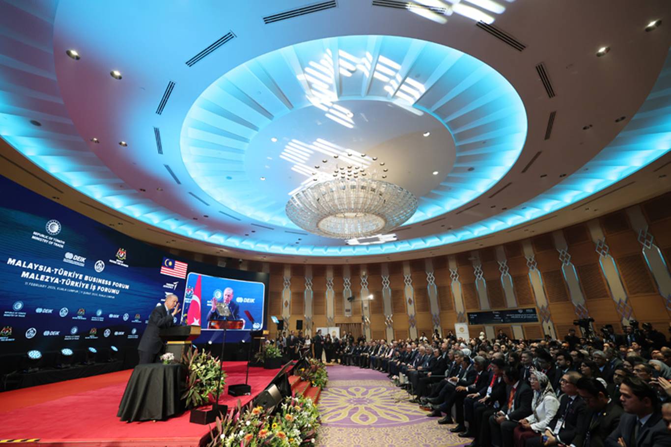 Cumhurbaşkanı Erdoğan: Malezya'yla birlikte İslami finansın gelişiminde öncü rol oynayabiliriz Cumhurbaşkanı Erdoğan: Malezya'yla birlikte İslami finansın gelişiminde öncü rol oynayabiliriz