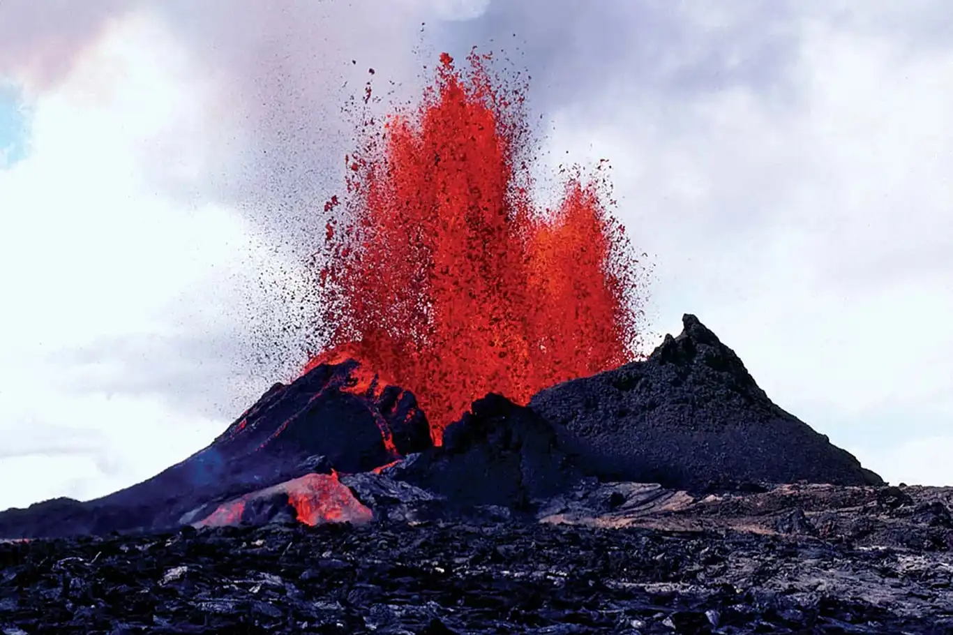 Hawaii’deki Kilauea Yanardağı yeniden lav püskürttü