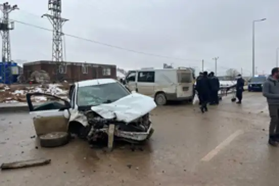 Malatya'da otomobil ile transit çarpıştı: 5 yaralı