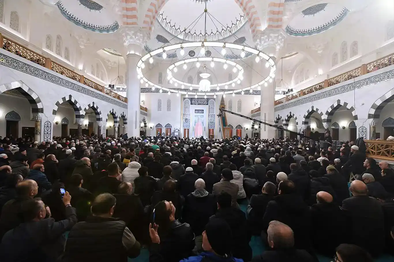 Ramazanın müjdecisi Berat Kandili bu gece idrak edilecek