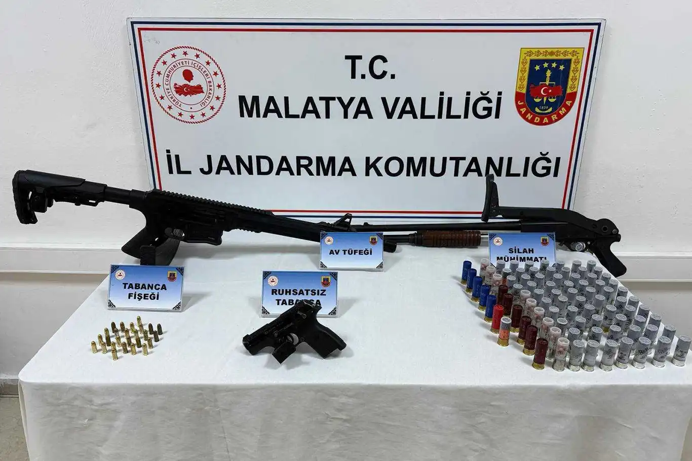 Malatya'da silah ve mühimmat kaçakçılığına operasyon: 2 gözaltı