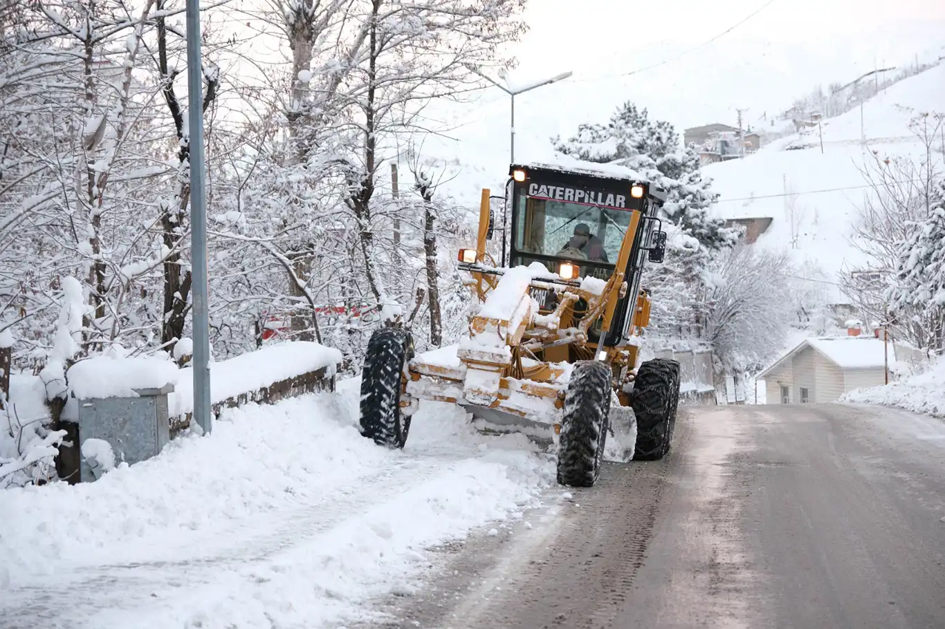 Bitlis, Van, Muş ve Hakkari'de 988 yerleşim yeri ulaşıma kapandı