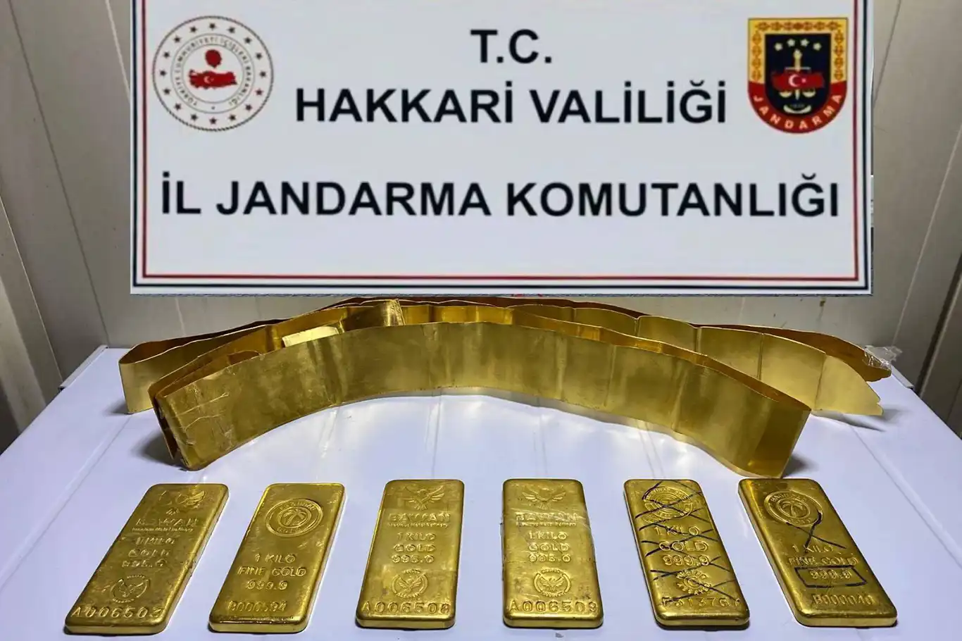 Hakkari'de 8 kilogram külçe altın ele geçirildi