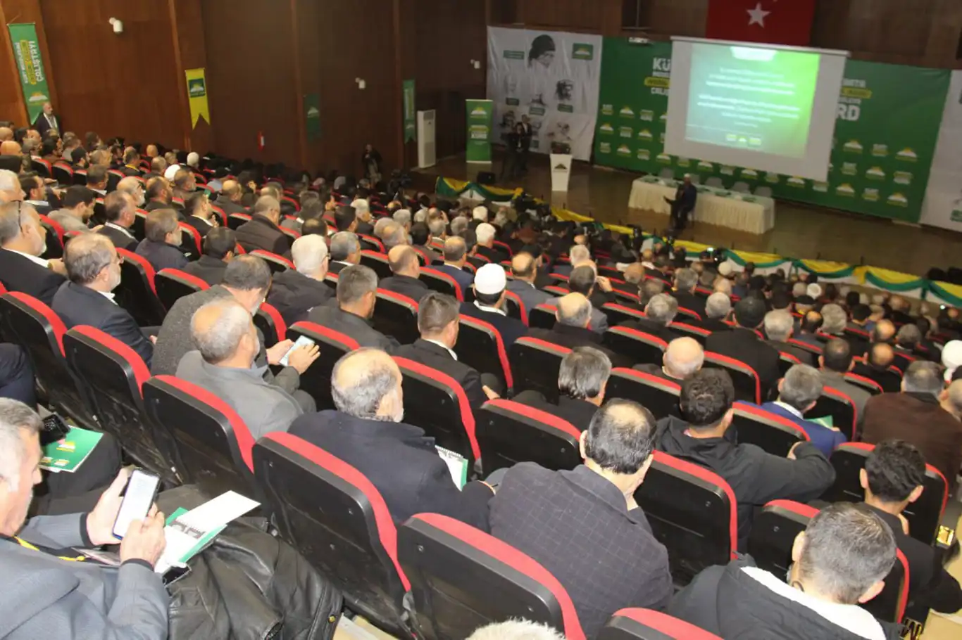 HÜDA PAR’s ‘Humanitarian Solution to the Kurdish Issue’ workshop enters second day in Diyarbakır