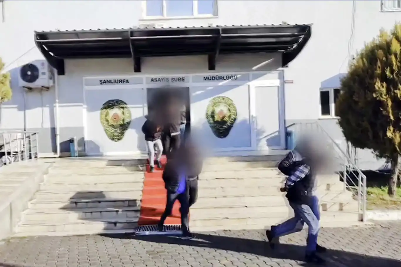 Sosyal medyada silah paylaşımı yapan 19 kişi yakalandı Sosyal medyada silah paylaşımı yapan 19 kişi yakalandı