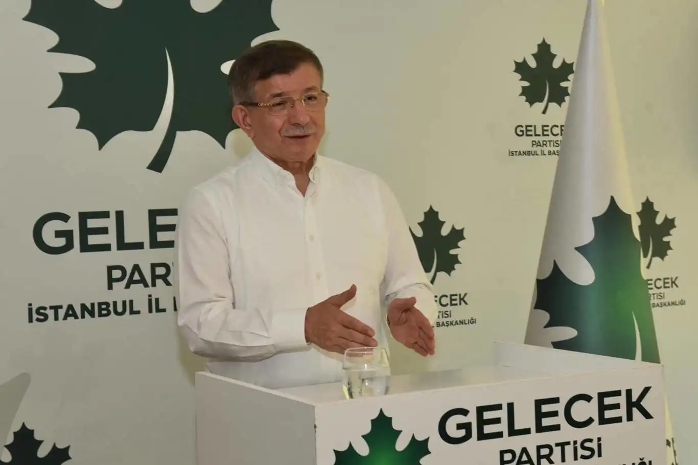 Davutoğlu'ndan, Diyarbakır'daki Kürt meselesi çalıştayına karşı çıkanlara tepki