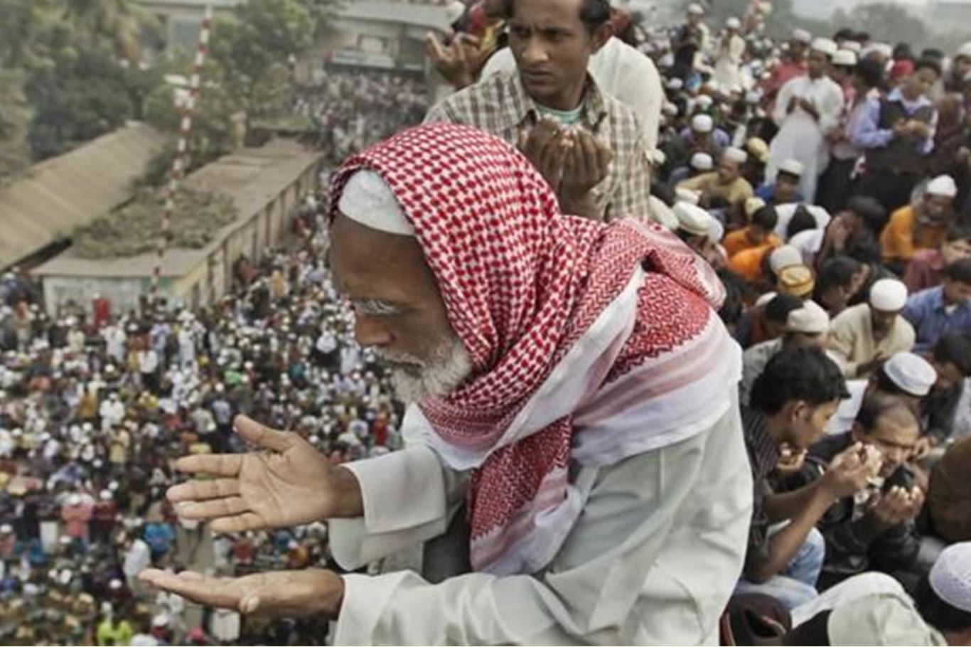 Hac'dan sonra Müslümanların en yoğun toplu ibadeti Bishwa Ijtema