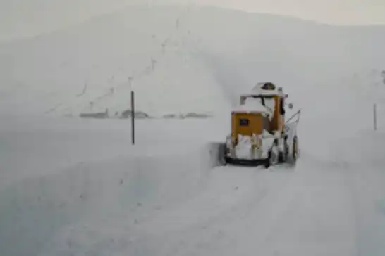 Erzurum'da kar nedeniyle eğitime ara verildi 