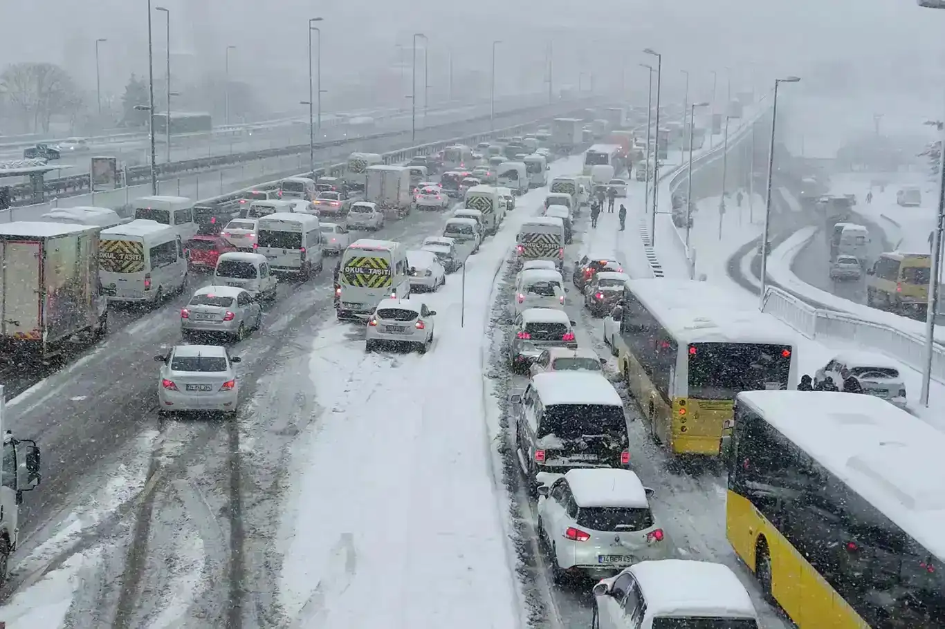 İstanbul'da yarın da okullar tatil edildi