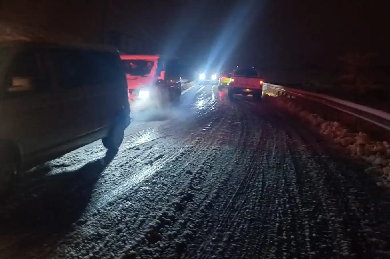 Siirt'te 84 köy ve mezra yolu ulaşıma kapandı