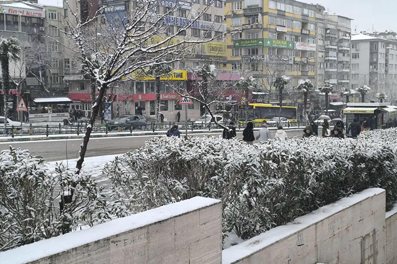 Bursa'da kar yağışı etkisini göstermeye başladı