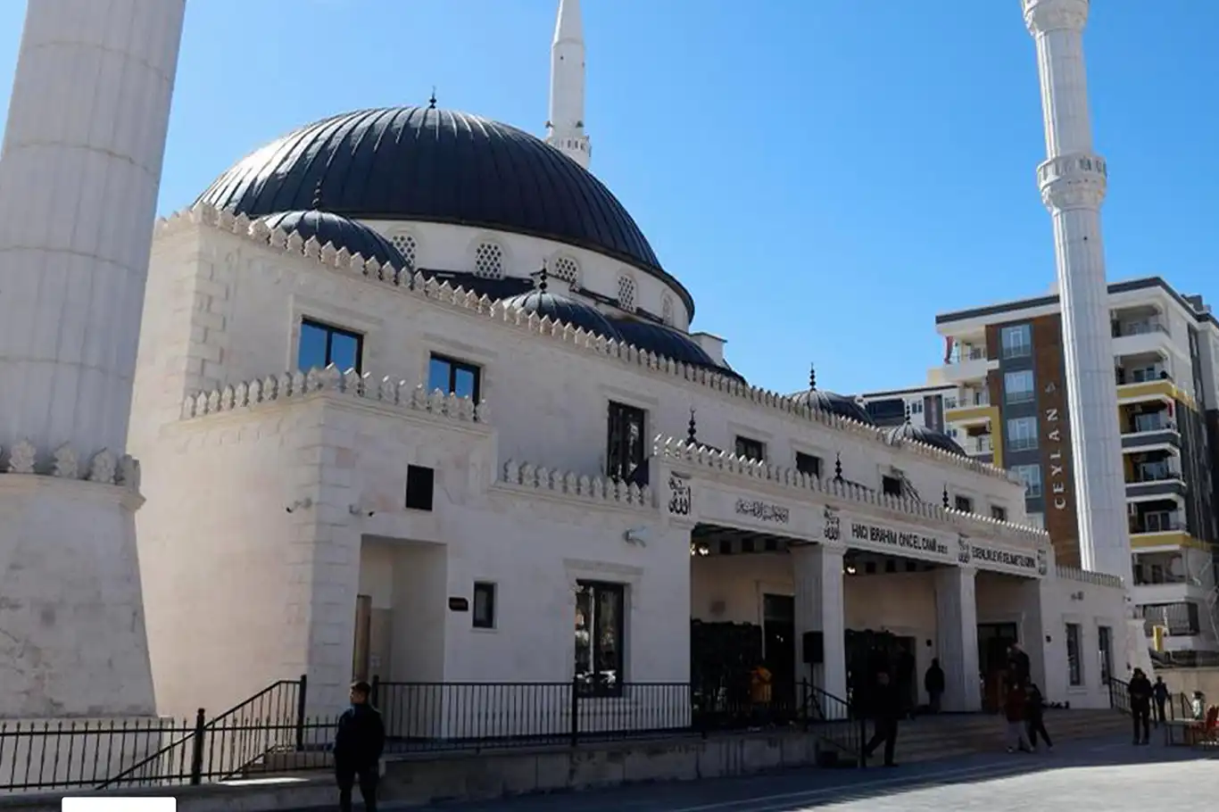Şanlıurfa'da Hacı İbrahim Öncel Camii açıldı Şanlıurfa'da Hacı İbrahim Öncel Camii açıldı