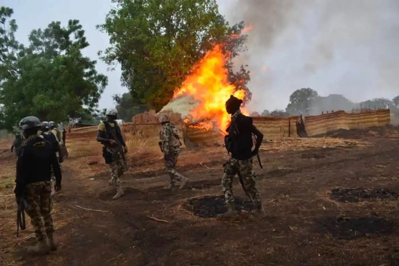 Benin'de askerlere yönelik bombalı saldırı: 4 ölü