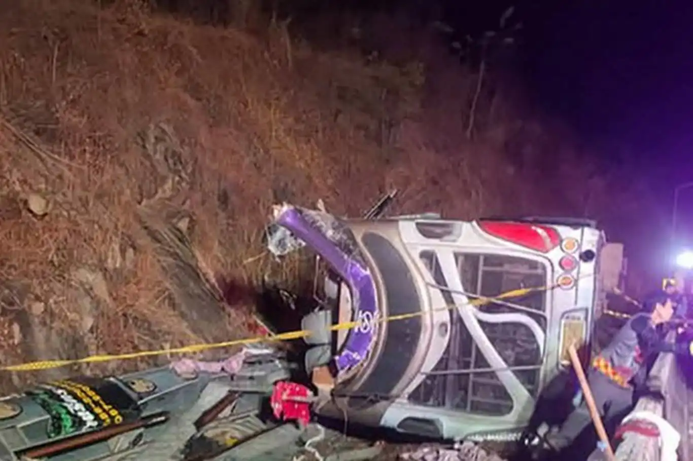 8 killed in tour bus crash in Thailand's Prachinburi province