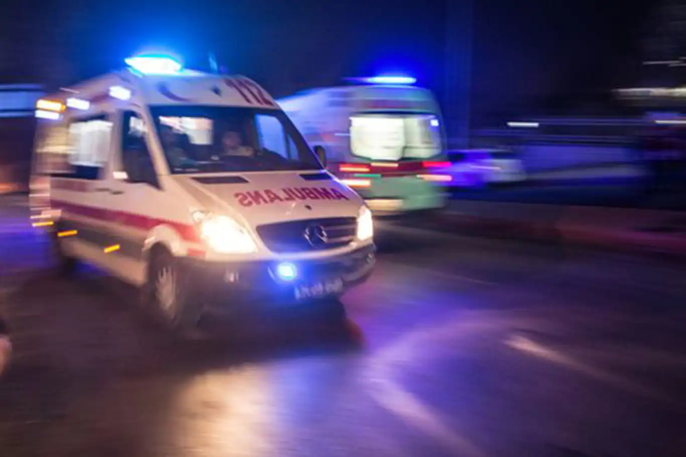 Ambulans ile otomobil çarpıştı: 7 yaralı