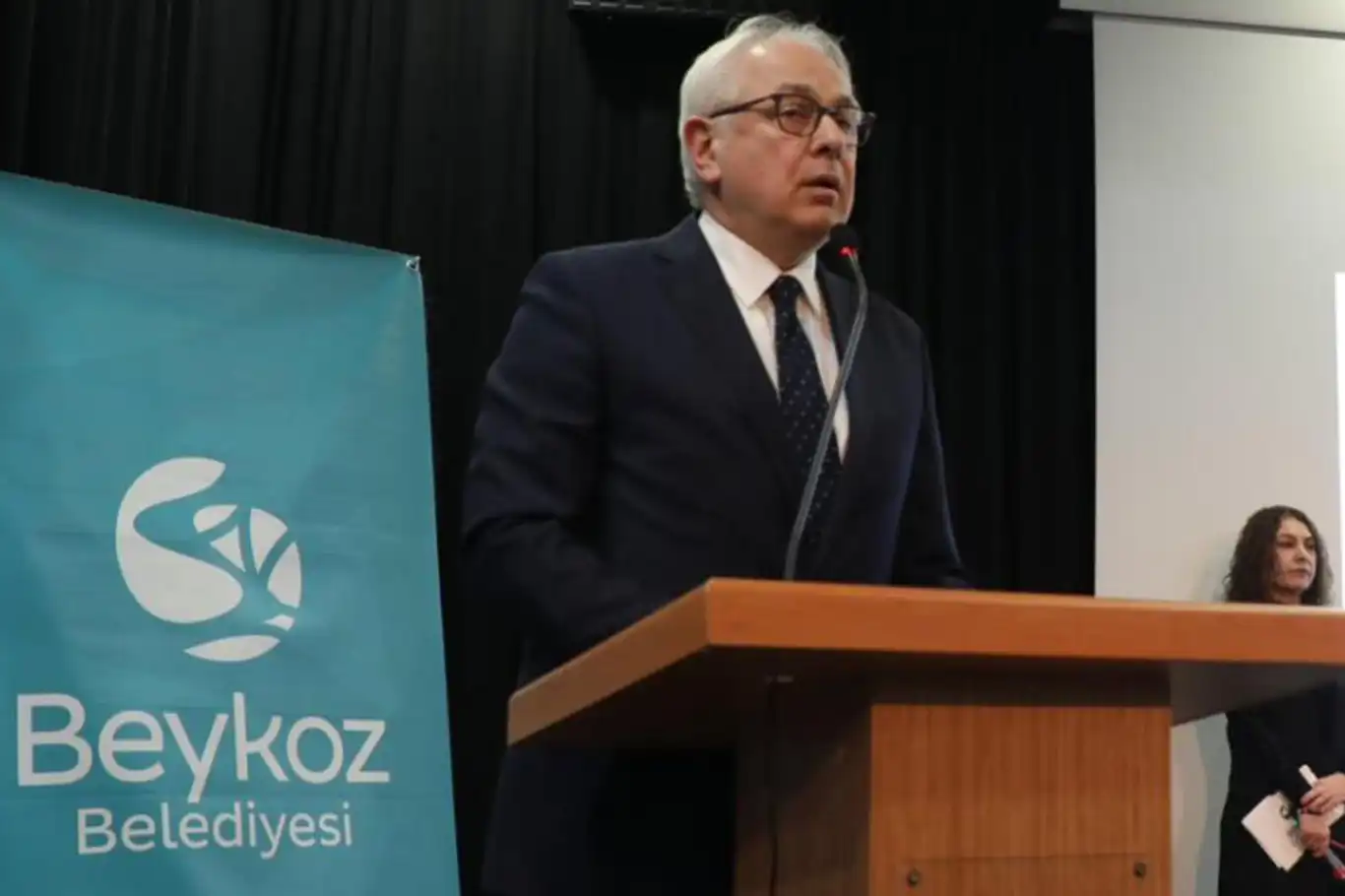 CHP'li Belediye Başkanı "İhaleye fesat karıştırma" suçundan gözaltına alındı CHP'li Belediye Başkanı "İhaleye fesat karıştırma" suçundan gözaltına alındı