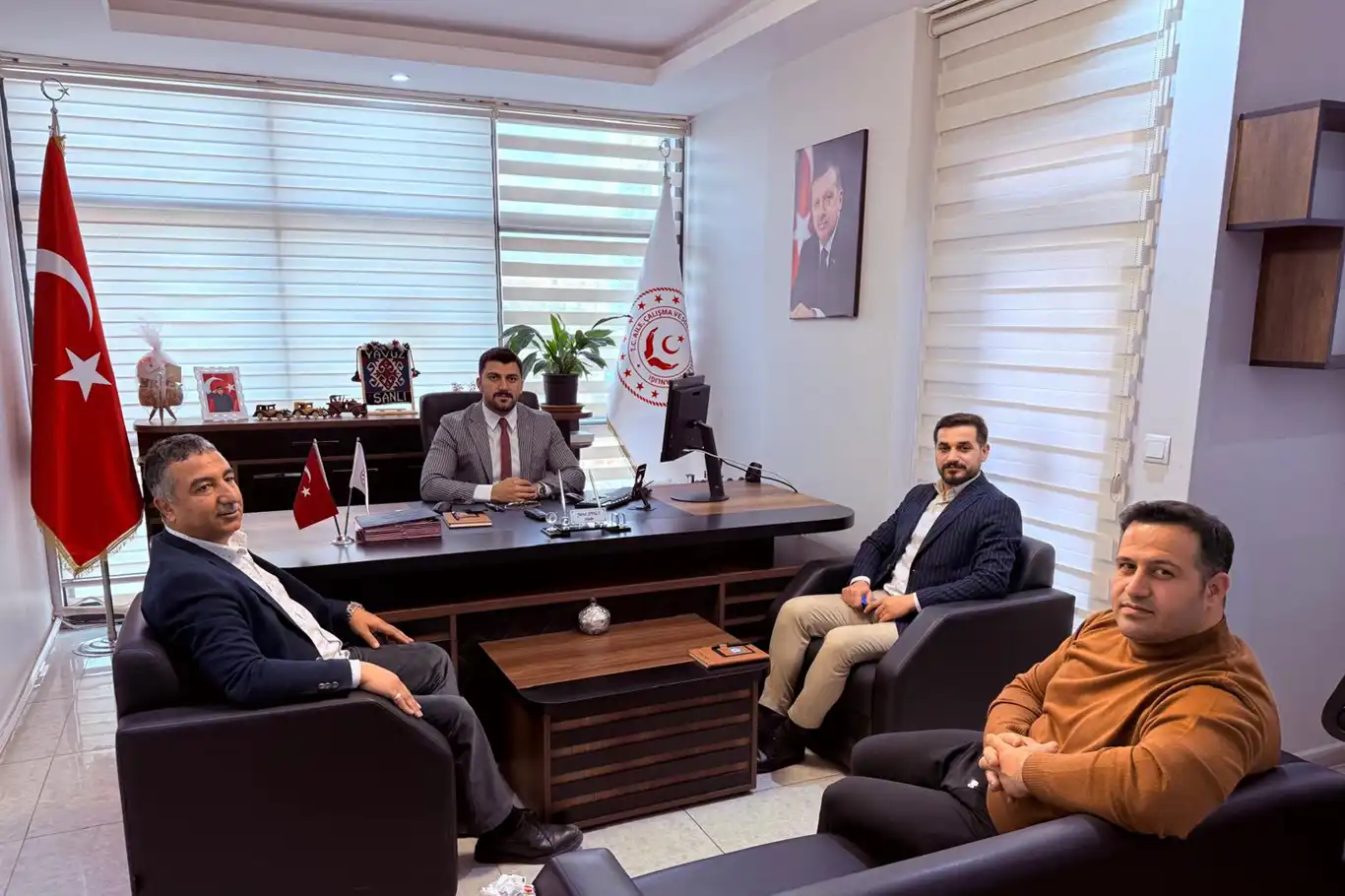 Sağlık-Sen Şırnak Şube Başkanı Anmal: Aile yılında sosyal hizmet çalışanlarının sorunları çözüm bekliyor Sağlık-Sen Şırnak Şube Başkanı Anmal: Aile yılında sosyal hizmet çalışanlarının sorunları çözüm bekliyor