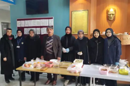 İmam Hatip öğrencilerinden Gazze yararına kermes