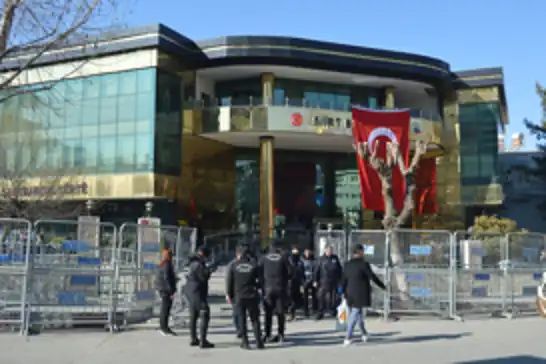 DEM Parti yönetimindeki Siirt Belediyesi'nde usulsüz işe alımlar tespit edildi