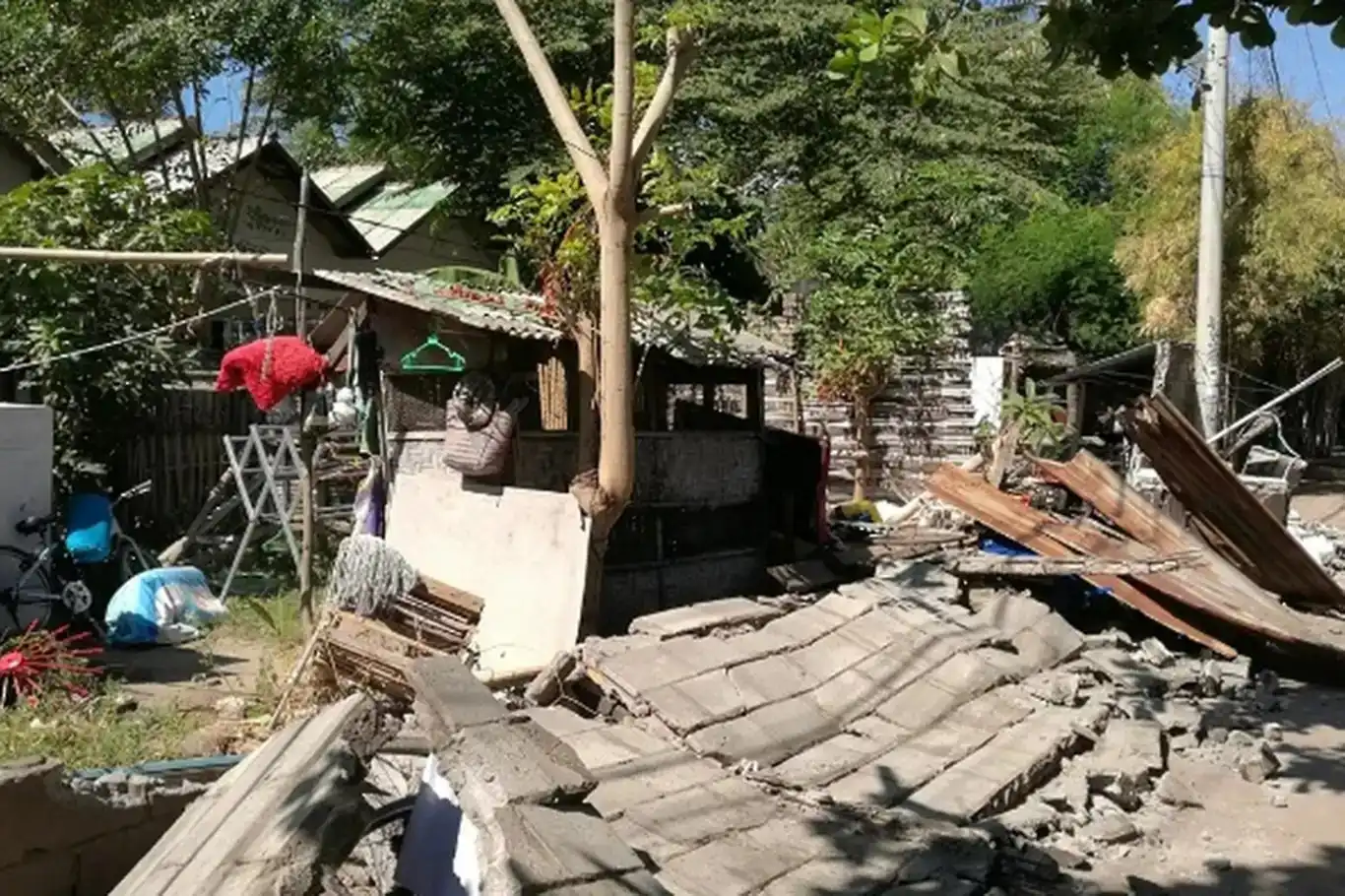 لە ئەندەنۆسیا بوومەلەرزەیەک بە گوڕی ٦.٢ رووی دا