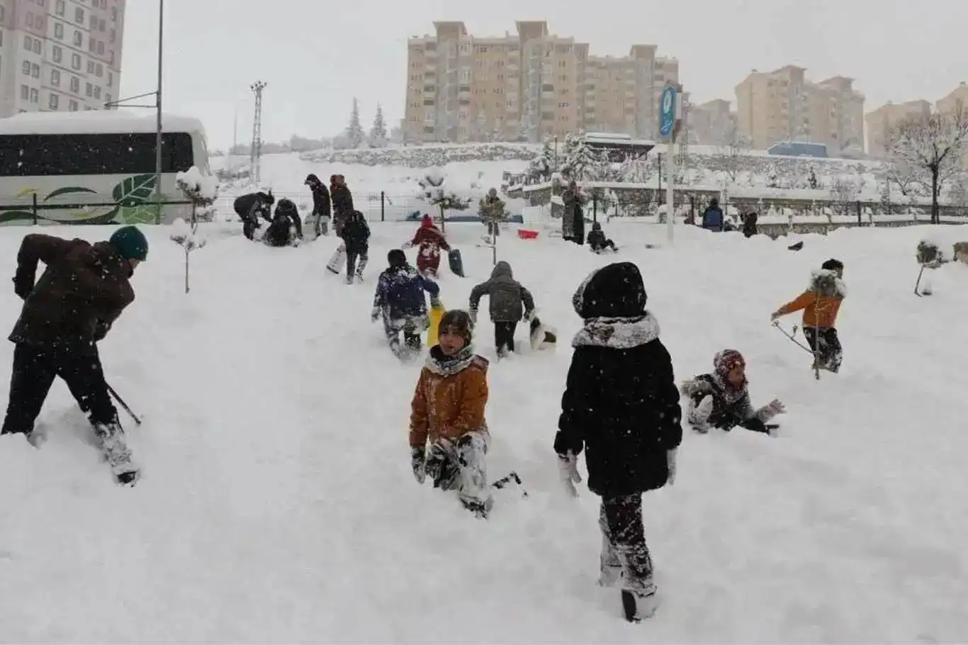 Türkiye'deki bazı illerde eğitime kar engeli