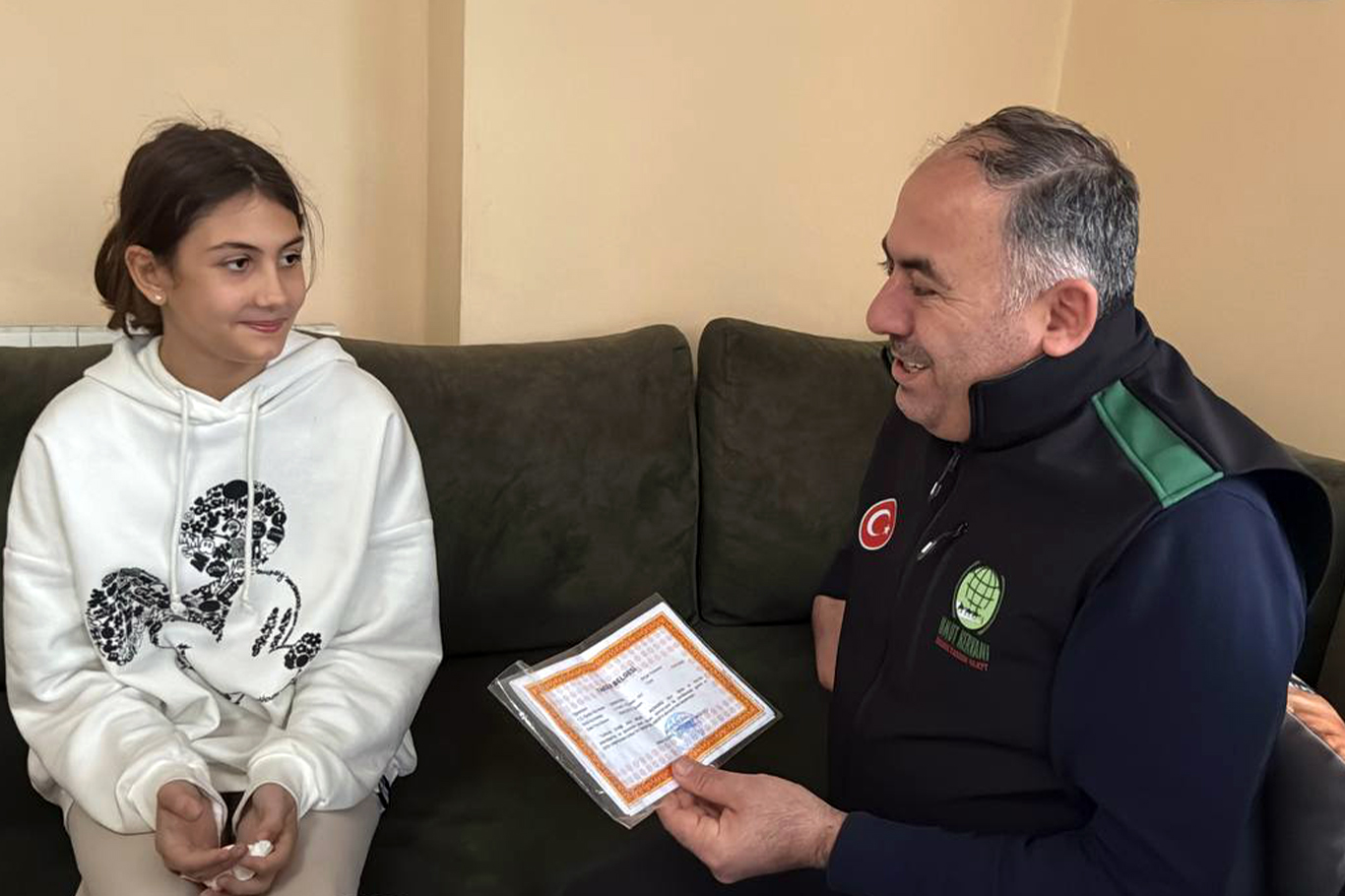 Umut Kervanı Başkan Yardımcısı Elibüyük, depremzede aileleri evlerinde ziyaret etti