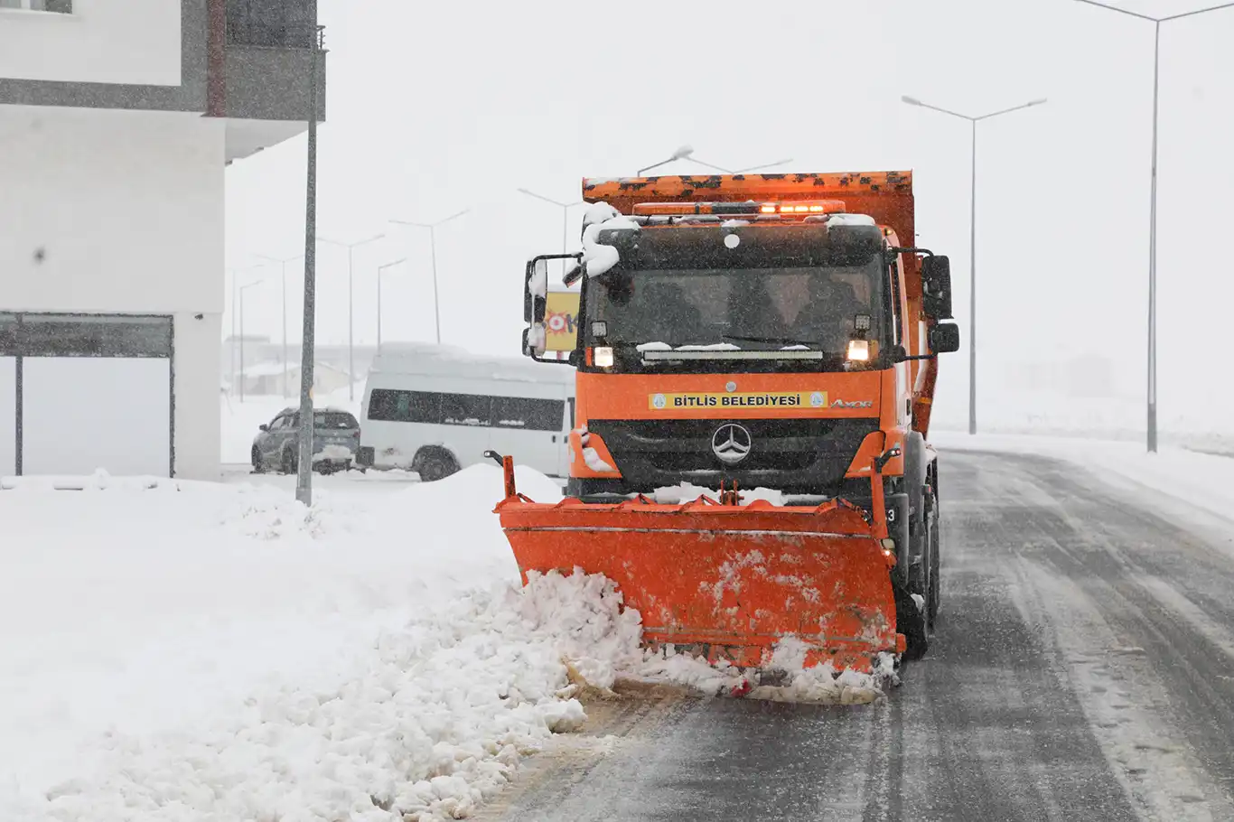 Bitlis’te 111 köy yolu ulaşıma kapandı