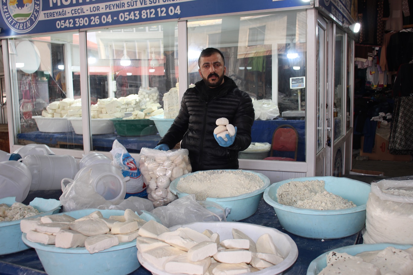 Çetin geçen kış mevsiminde pazar esnafı zor günler geçiriyor