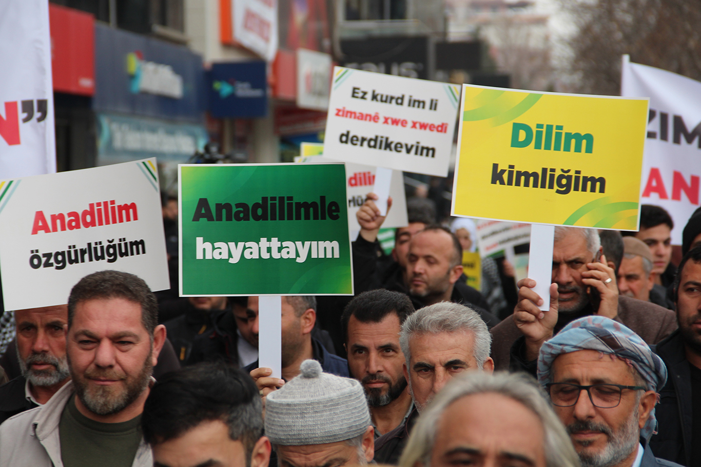 HÜDA PAR'dan Batman'da 'anadil' yürüyüşü