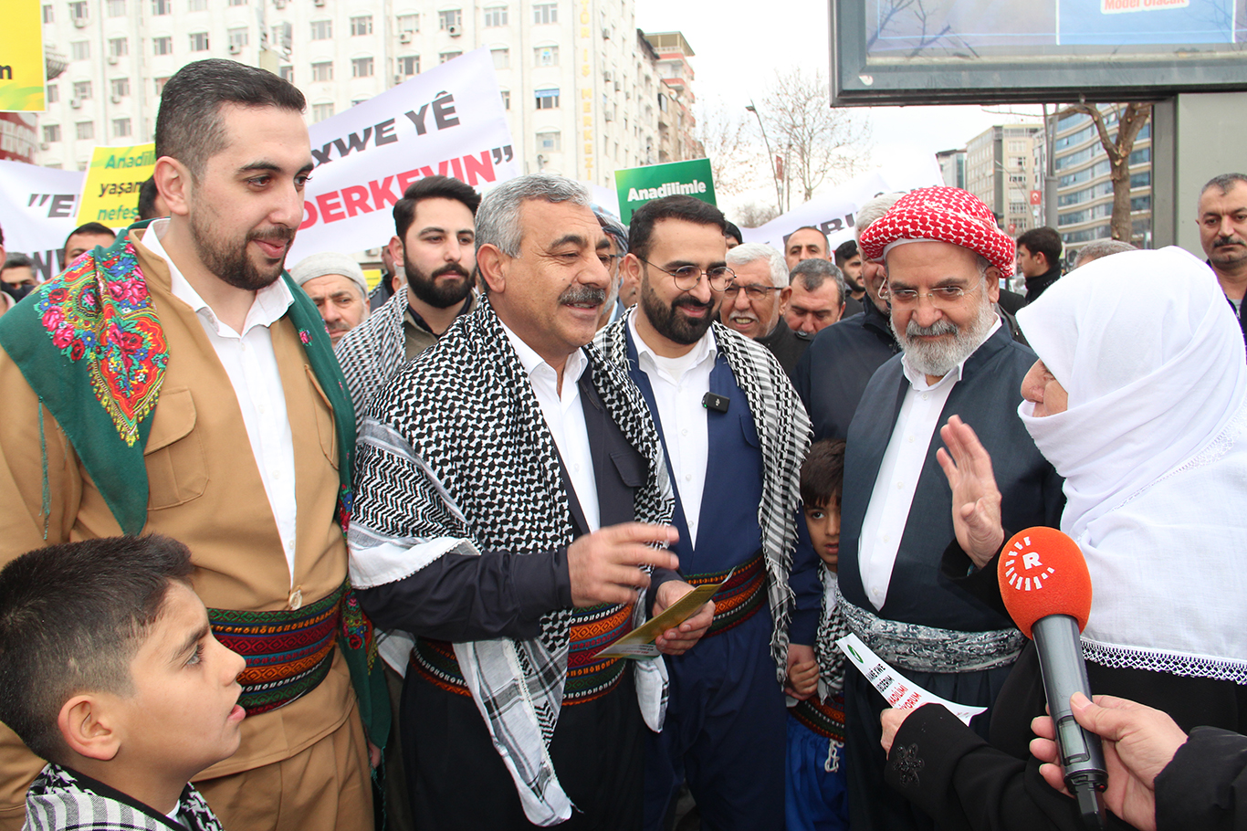 HÜDA PAR'dan Batman'da 'anadil' yürüyüşü