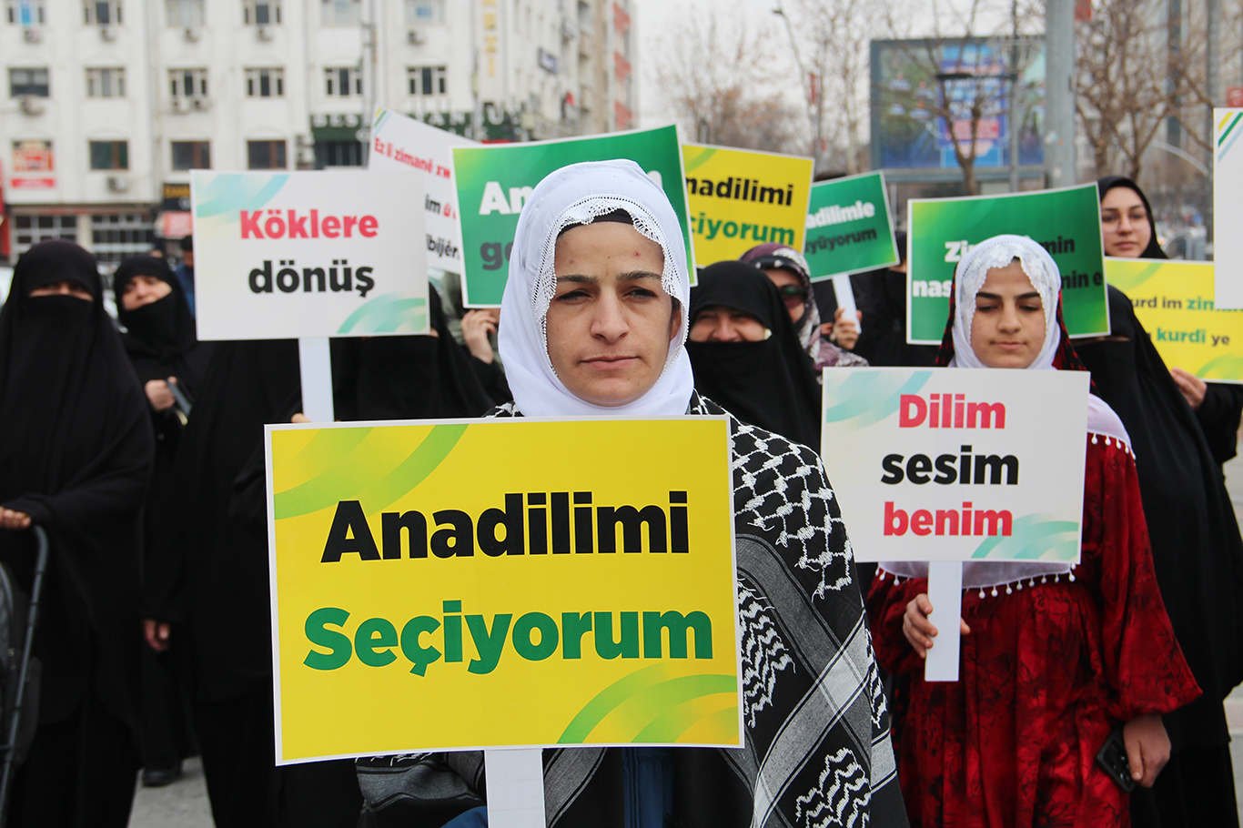HÜDA PAR'dan Batman'da 'anadil' yürüyüşü