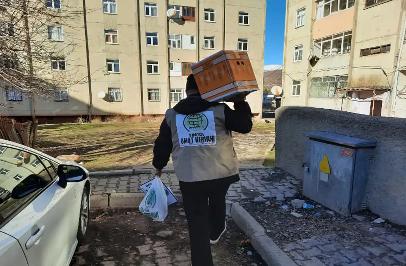 Bingöl Umut Kervanı 329 aileye yardımda bulundu