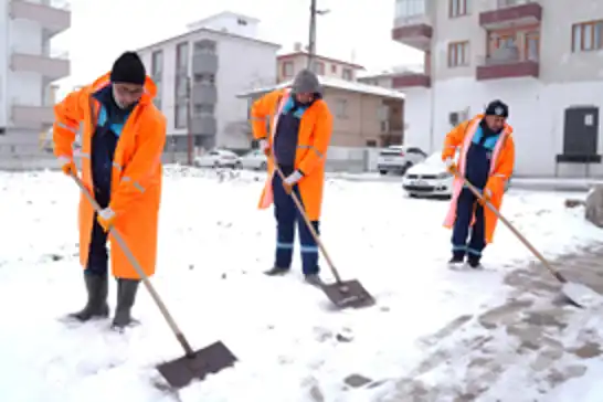 Battalgazi Belediyesinden karla mücadele çalışması