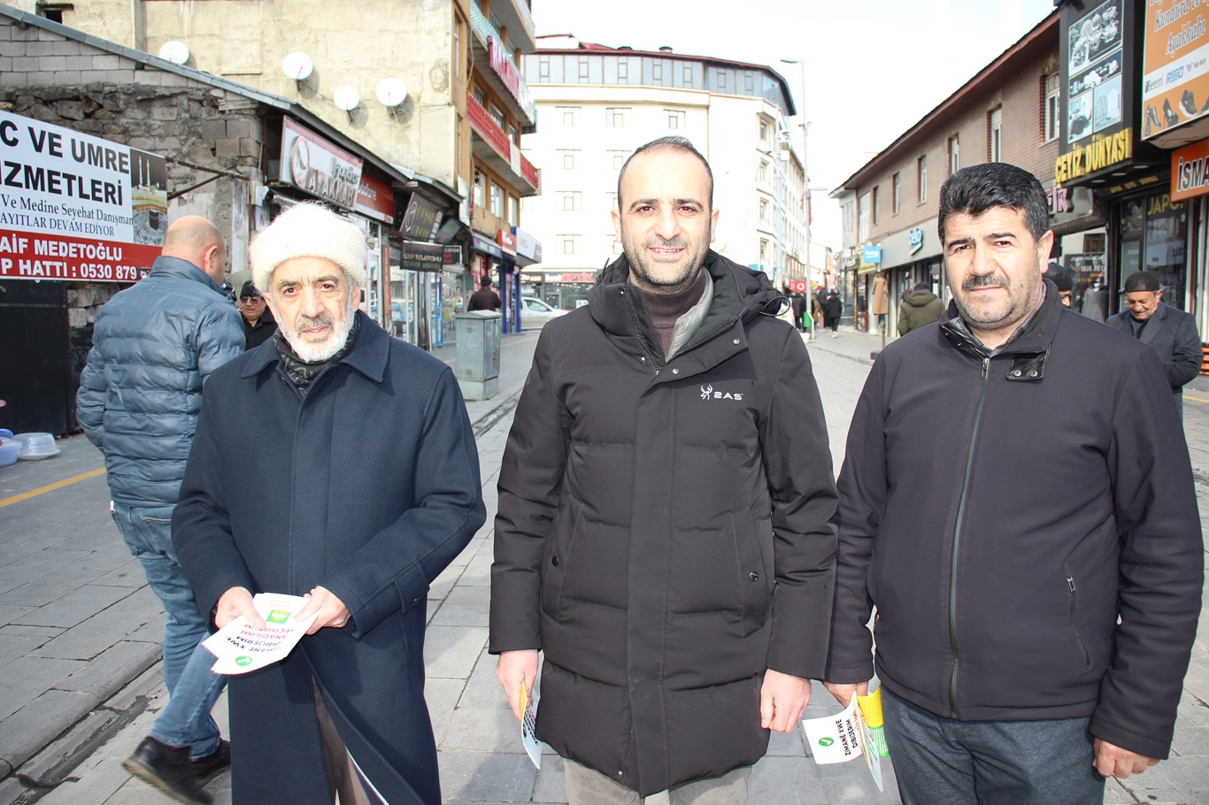 HÜDA PAR İl Ağrı İl Teşkilatı, 'anadil' için cadde cadde dolaşıp bilgilendirmede bulundu