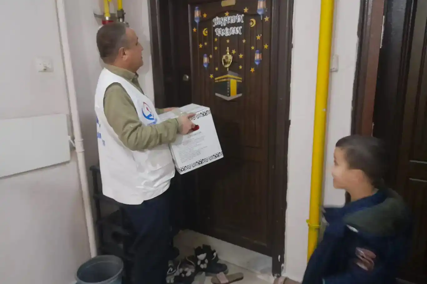 Weqfa Êtîman li Mêrdînê ji bo feqîran alîkarîya zexîreyê kir Weqfa Êtîman li Mêrdînê ji bo feqîran alîkarîya zexîreyê kir